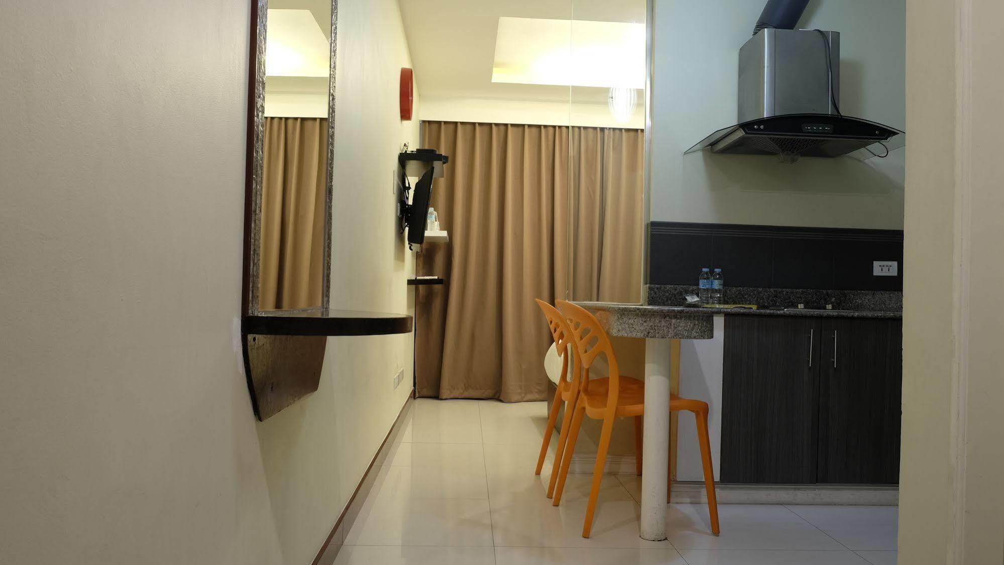 מנילה Zen Rooms Malate Robinsons מראה חיצוני תמונה