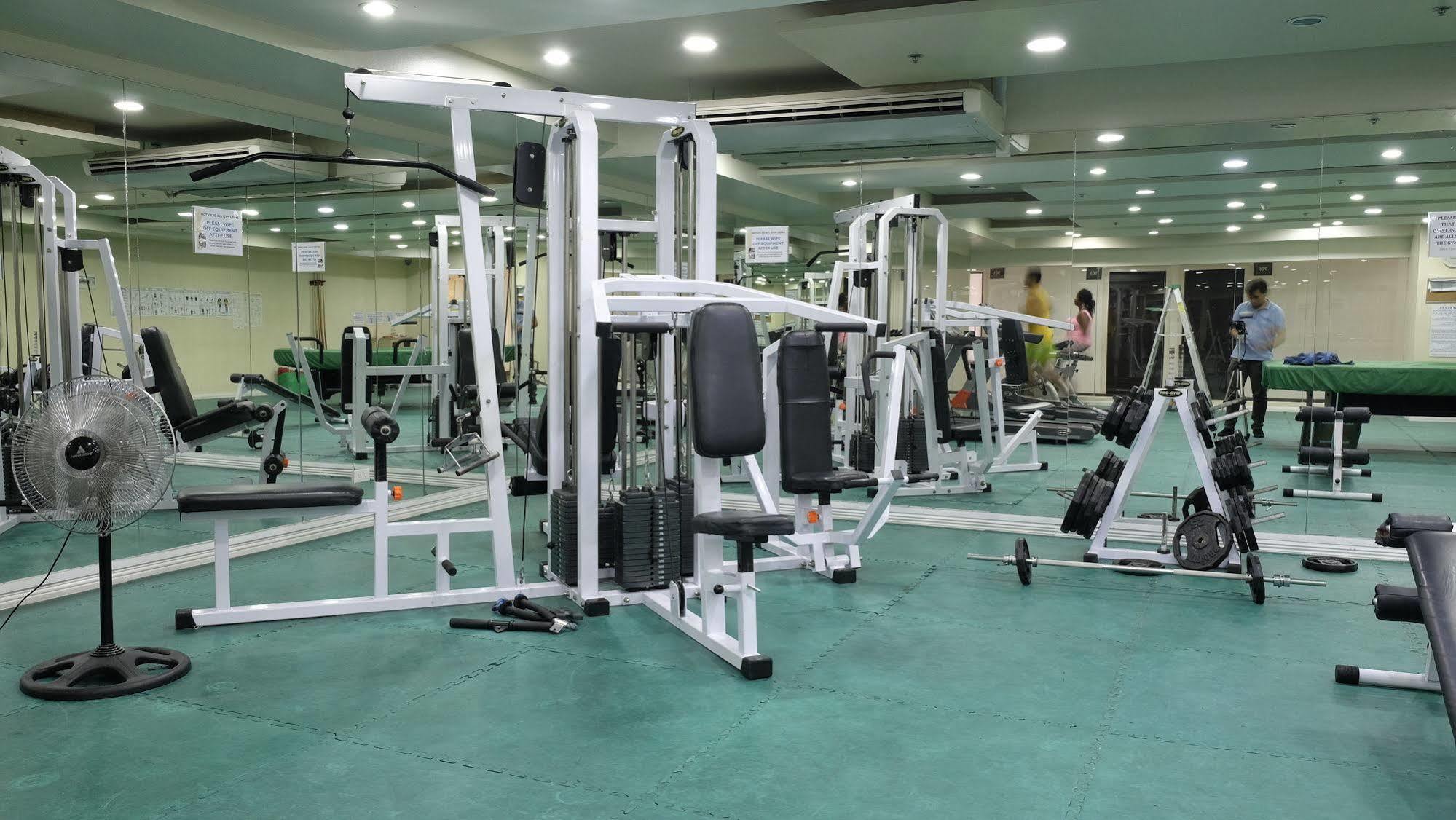 מנילה Zen Rooms Malate Robinsons מראה חיצוני תמונה
